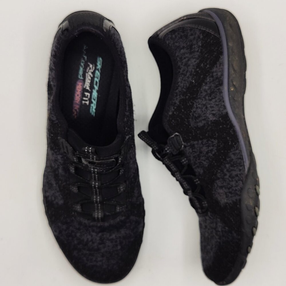 Skechers women's 7 Black Gray Breath Easy Opportuknity Slip-On Sneakers